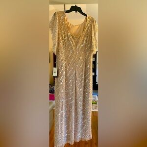 Adrianna Papell gown ✨
Size 16
Never been worn/still has tags